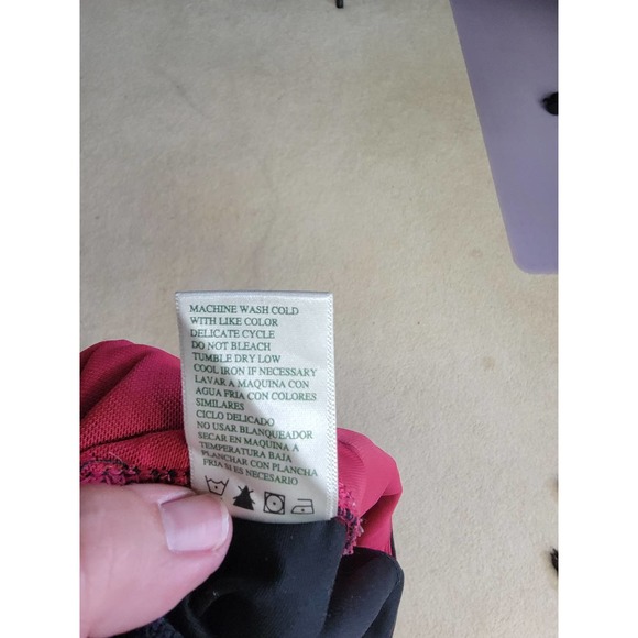 Black and Raspberry Tangerine Capri Athletic wear Sz M - Picture 8 of 8